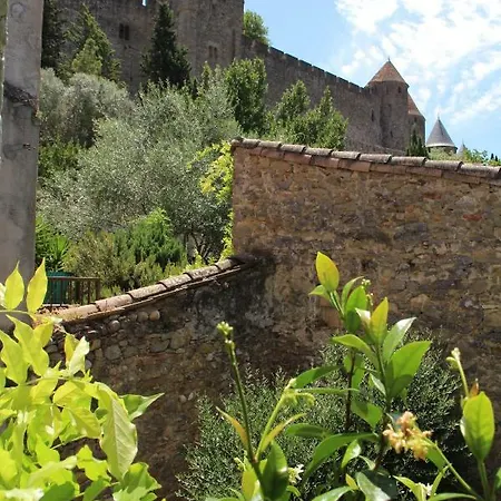 La Folie Des Remparts *