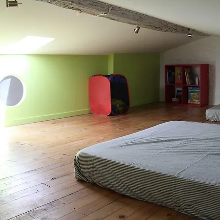 La Folie Des Remparts