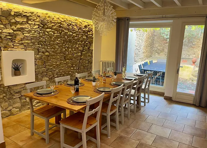 La Folie Des Remparts