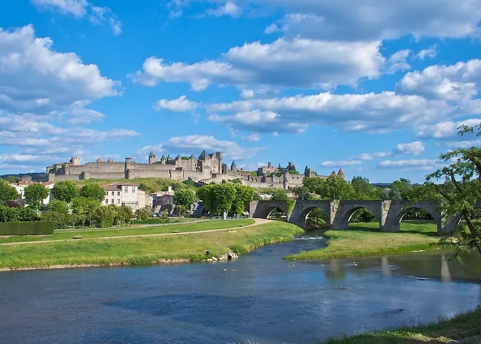 La Folie Des Remparts