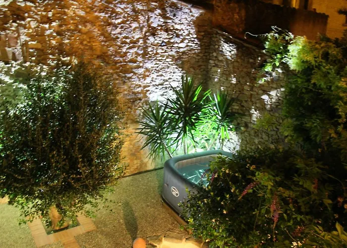 La Folie Des Remparts