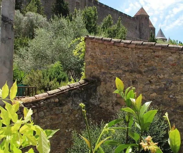 La Folie Des Remparts *