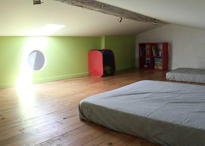 La Folie Des Remparts