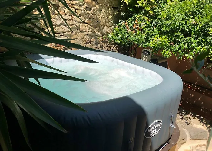 La Folie Des Remparts قرقشونه