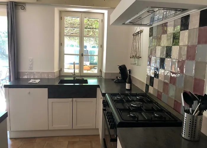 La Folie Des Remparts