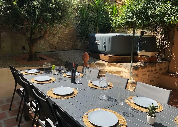 La Folie Des Remparts